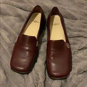 Anne Klein leather shoes. Size 7